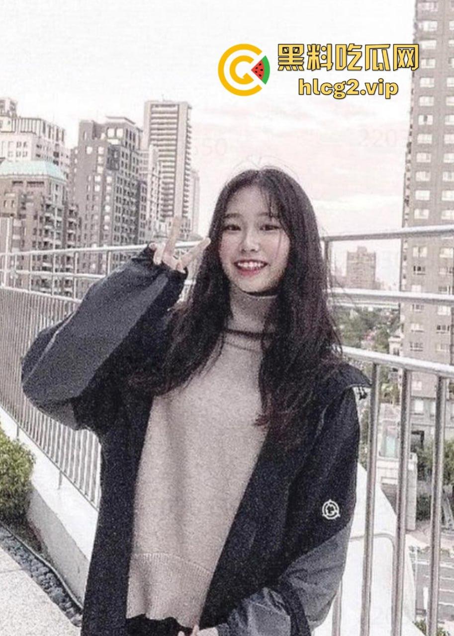 闺蜜大爆料！高颜值女神钱忆彤自拍视频泄出，白虎馒头穴和修长美腿让人欲罢不能！-2