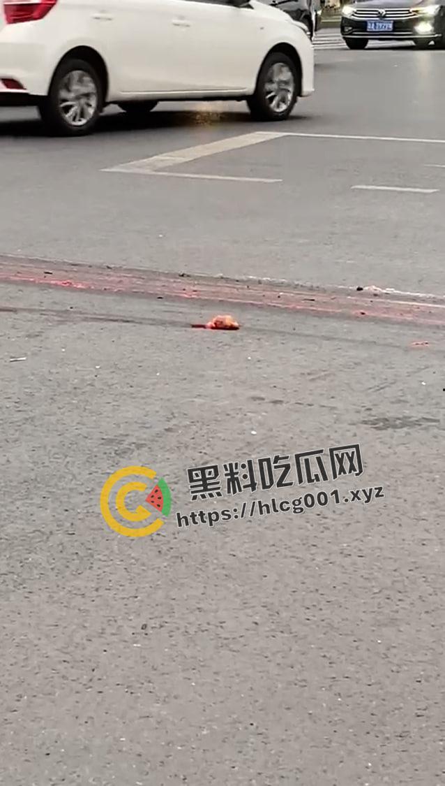 北京联华车祸事件！人被碾碎成渣  心脏掉出来还在跳动 现场心动画面流出 血腥慎点-1