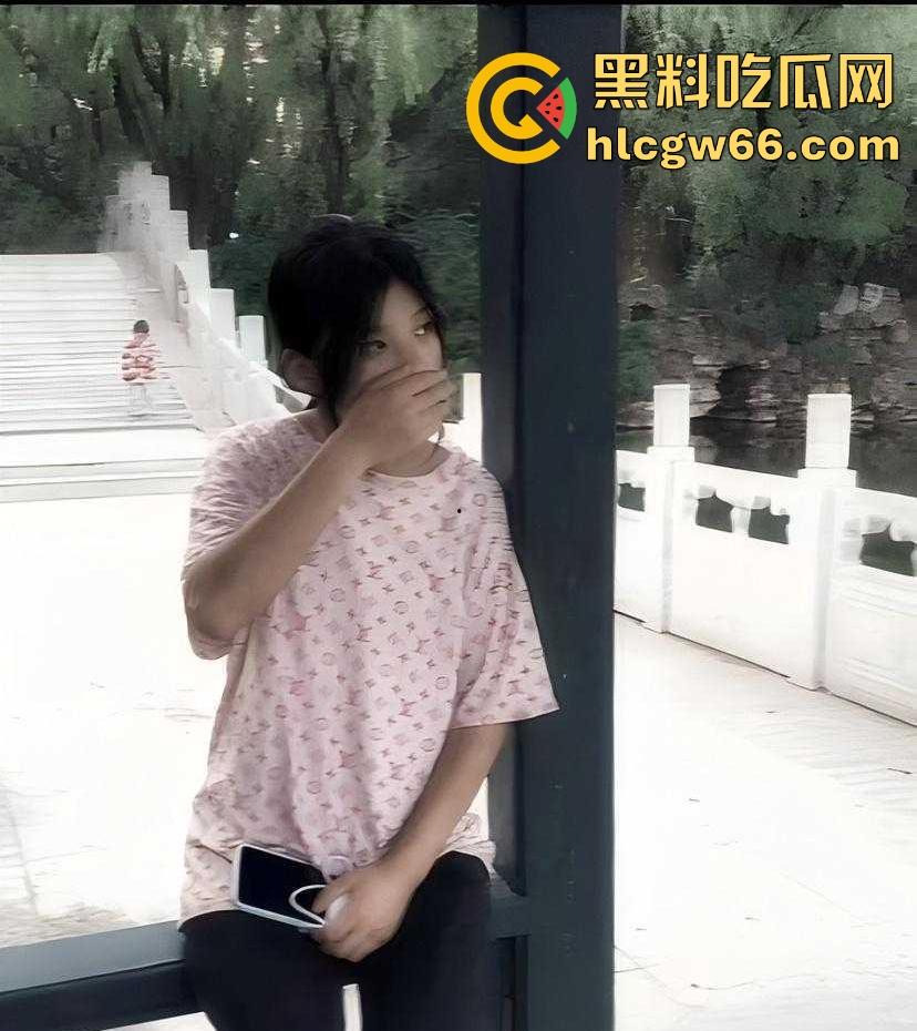 广西农村学生妹 付辛琳 遭金主远程调教 在自家菜地里惊险裸奔的视频被曝光 任务完成度很高！-2