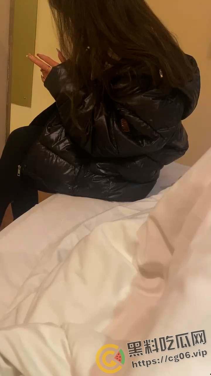 东北老铁带刀嫖娼 完不给钱还报警抓自己把小姐吓跑了 微信群嚣张扬言敢来找事就拼命  可怜了逼被操了钱还没挣到的小姐-6