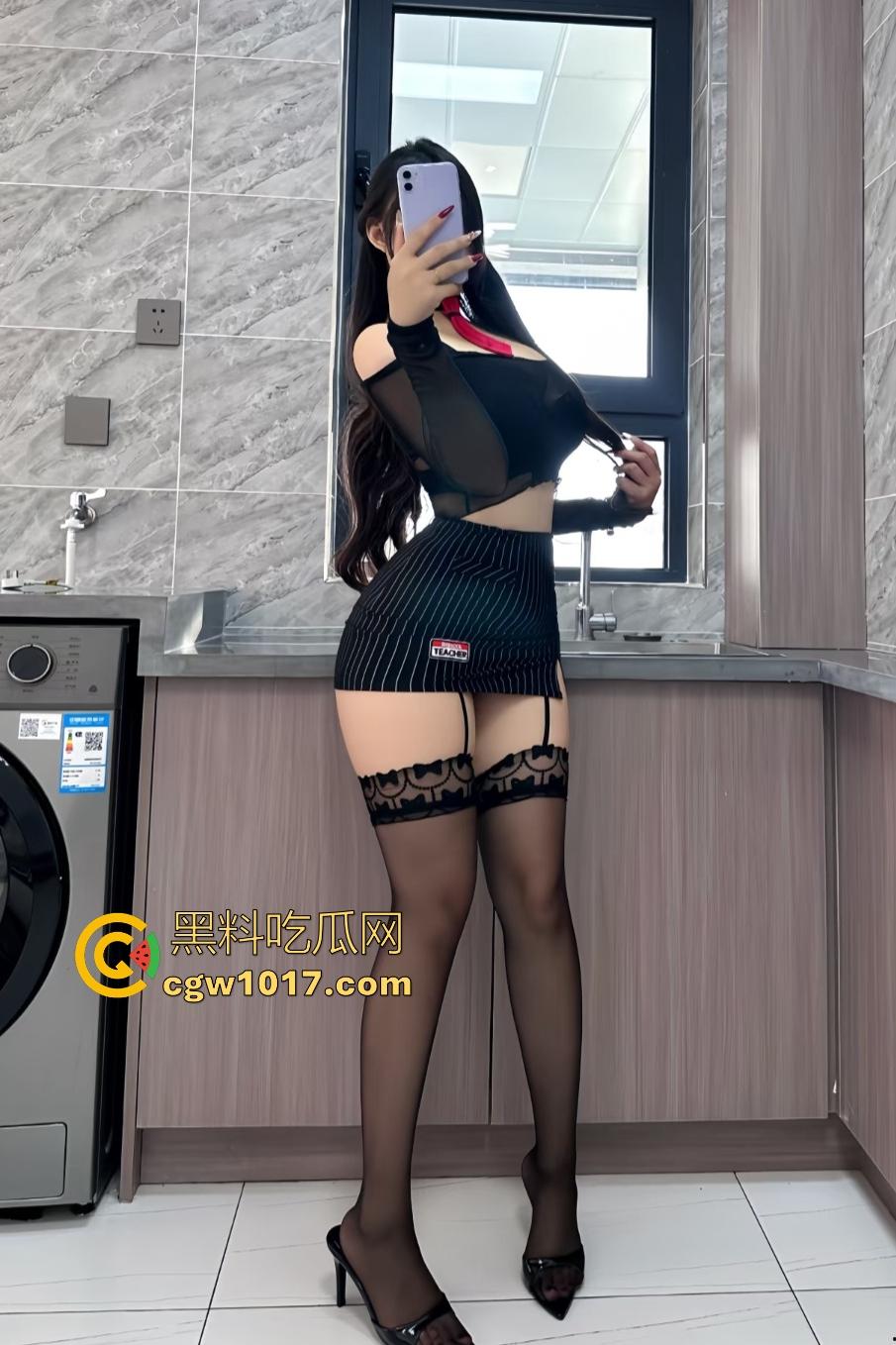 这年头还有女大【王爽】被网调变小母狗！线上露奶还秀自慰，线下被金主夹头口交深喉，口到爽才放行！-1