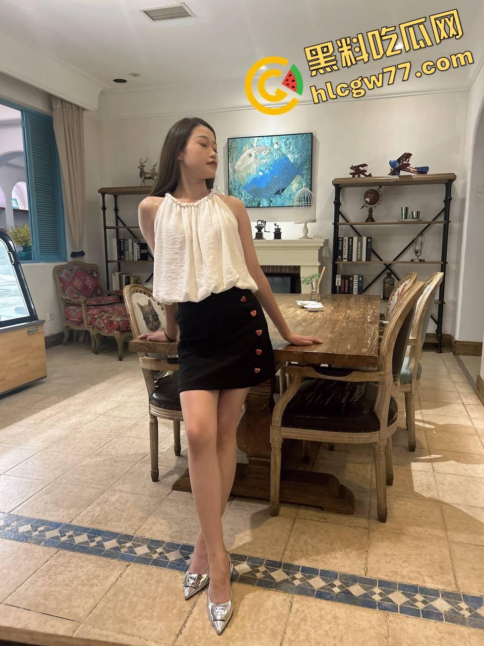 成都环球中心情侣不拉窗帘打野战，光着身子对着窗外狂操，现场直播皮影戏，爽到飞起！-4