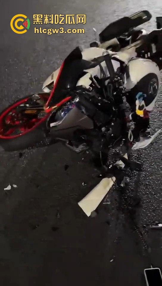 小伙用命演绎春风摩托视频，360度托马斯直接飞上天，升格镜头记录最后一刻，玩命操作震撼全网！-5