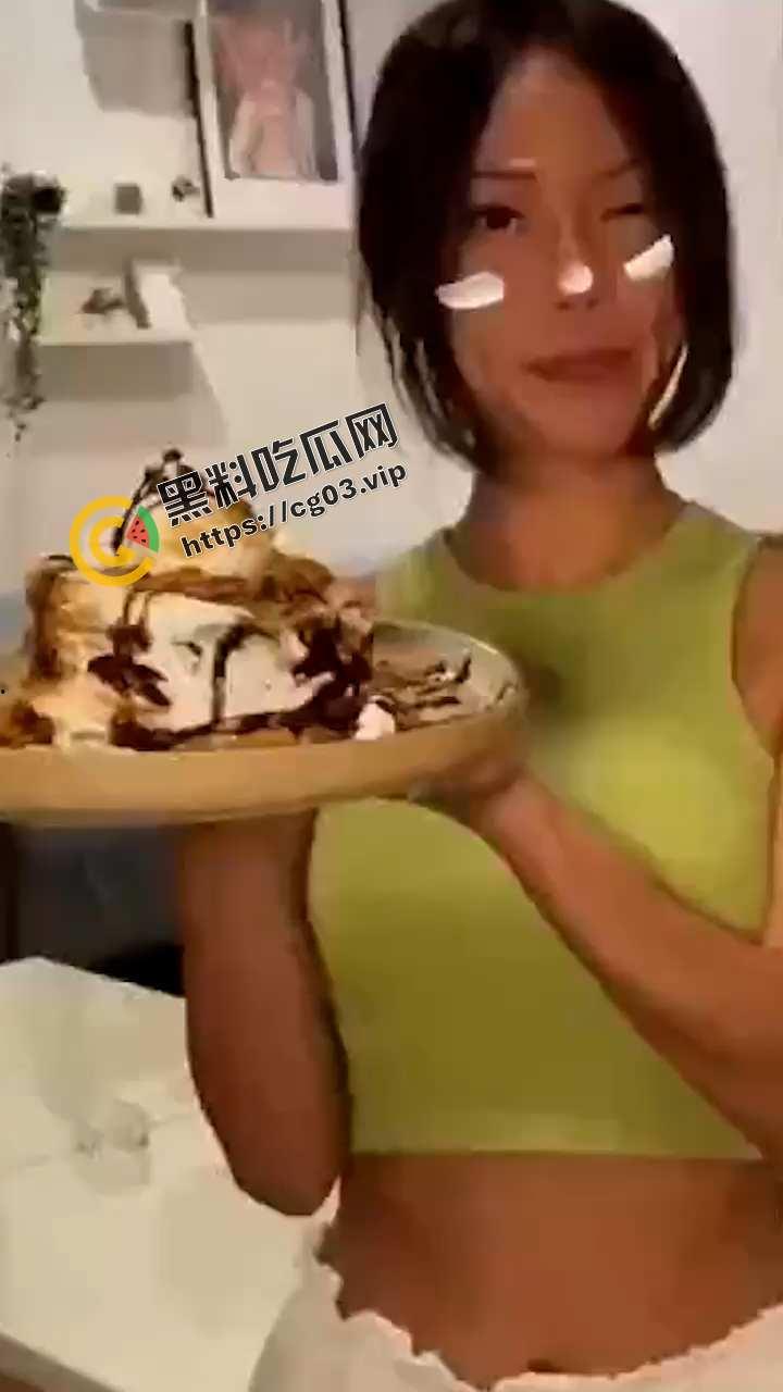 IG上万粉网红厕所自拍流出 身材无敌 童颜巨乳 木瓜奶又大又白-4