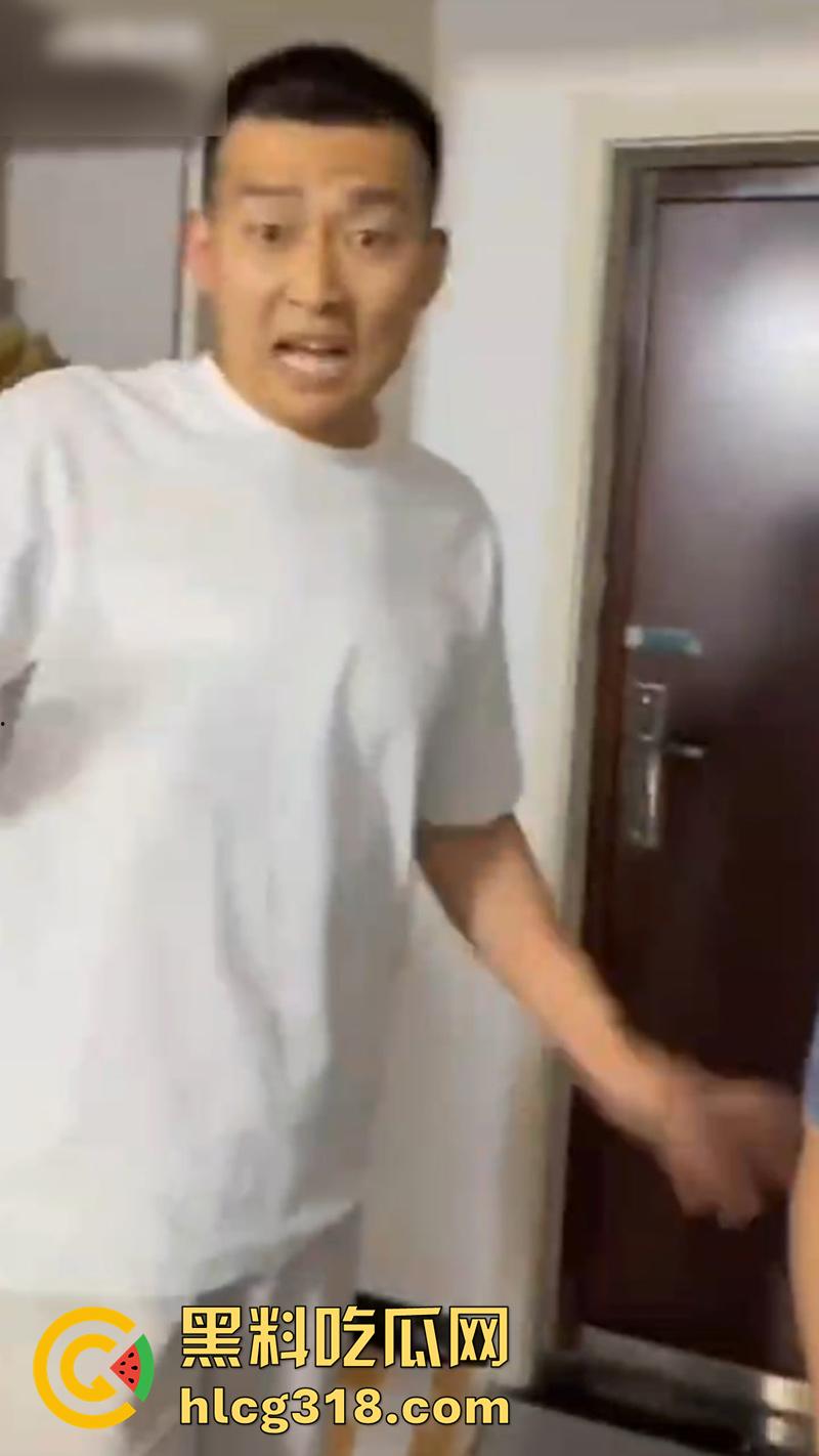 河北邯郸大杨庄最猛渣男，出轨带小三回家，妻子竟隐忍一年，结果越玩越过分，被捉奸画面流出！-1