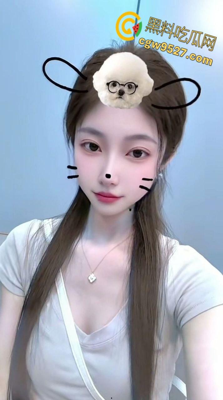 长沙师范大学【徐雯雯】，与前任约炮被男友发现，性感美腿白的发亮，嘴叼内裤淫骚自慰，娇喘呻吟无比诱人！-1