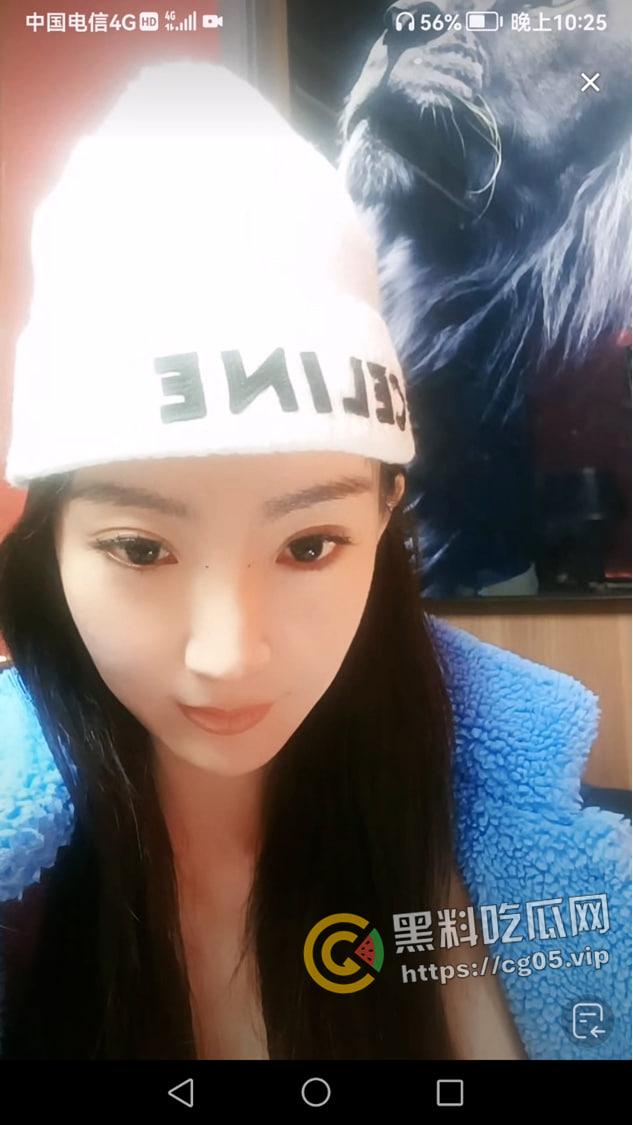 央视主持人【马卉】抖音再次整大活 疯狂擦边 直播的时候给粉丝看奶子照片 难不成想下海？-7