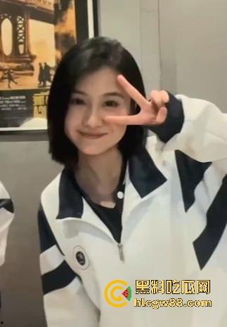 课堂上是学霸，床上是母狗！湖南短发大学生【郭奕函】被约炮大神玩坏任人爆操，被干到高潮连连！-5