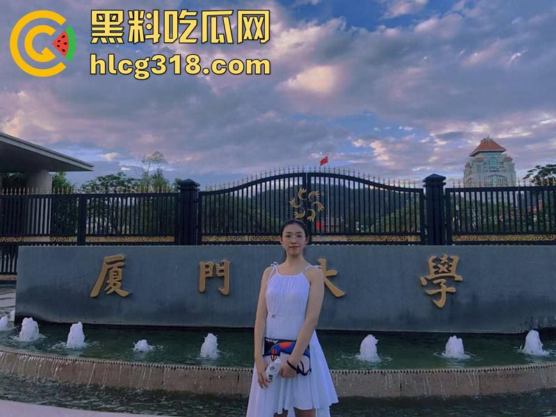 厦门大学厕所曝光女辅导员，大奶母狗【廖若樟】被曝出自慰视频，肤白奶大鲍鱼粉嫩，实在太诱人了！-3