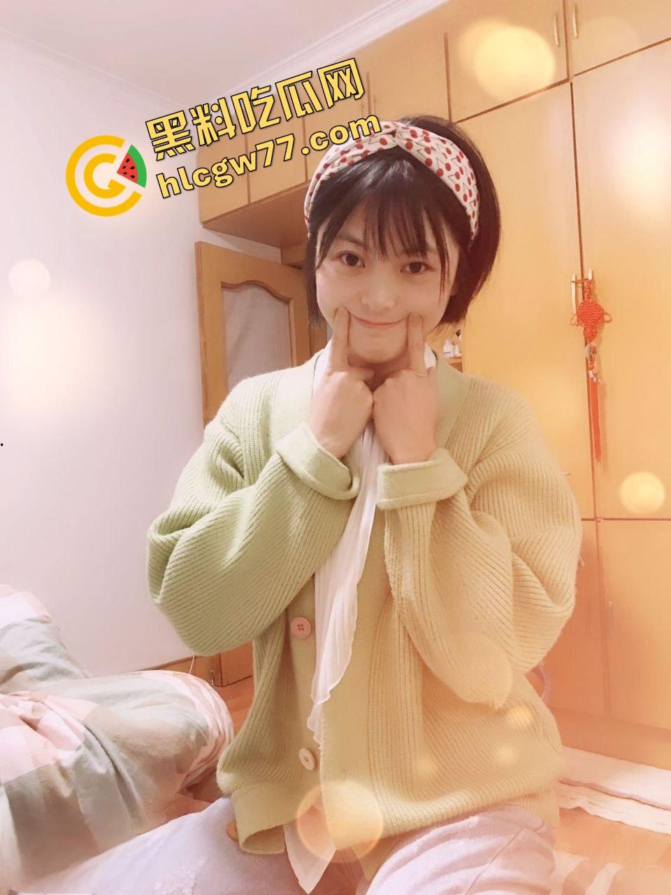 青岛职场【霞姐】清爽短发女领导露脸被操曝光，JK制服渔网骚穴湿到爆，男友小鸡巴根本操不爽！-3