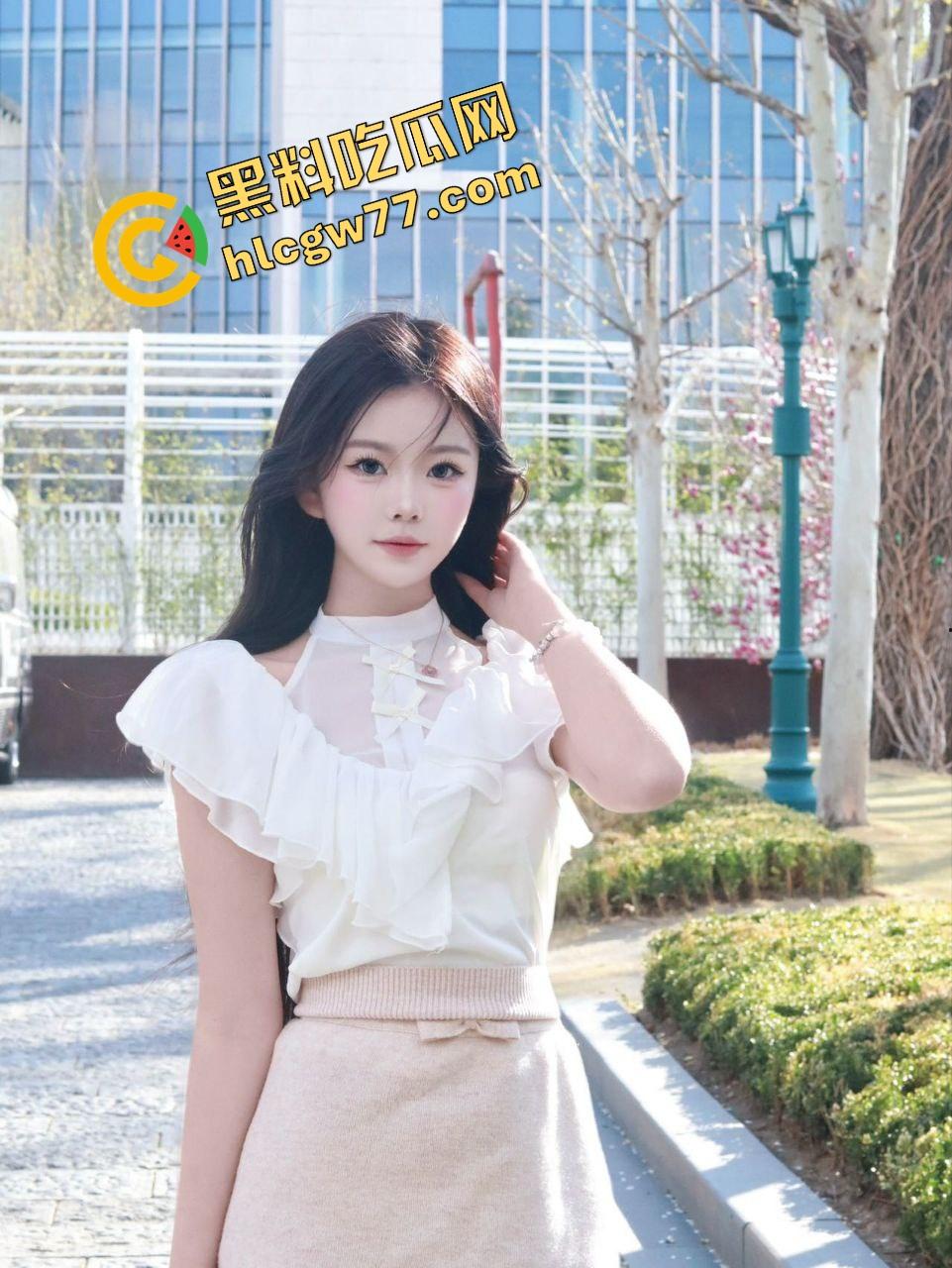 青岛职场【霞姐】清爽短发女领导露脸被操曝光，JK制服渔网骚穴湿到爆，男友小鸡巴根本操不爽！-4