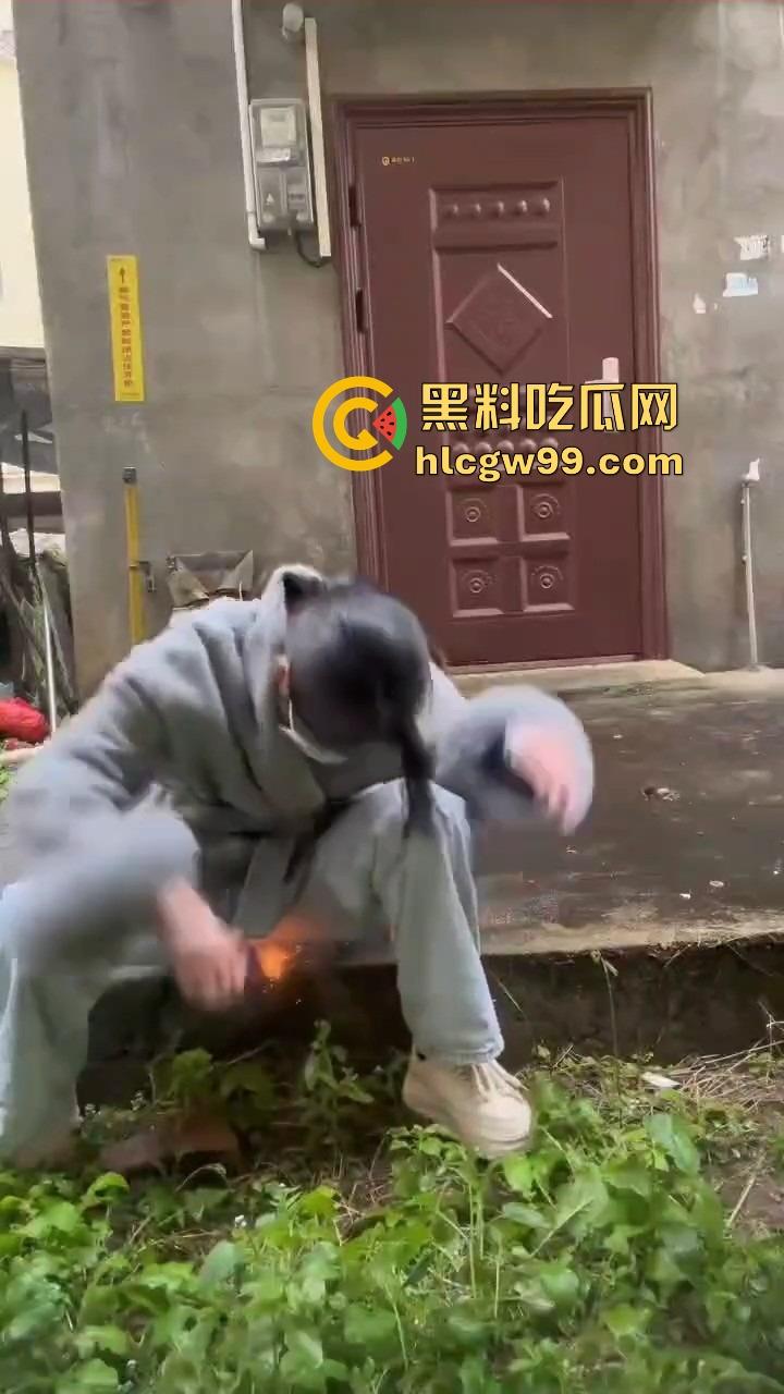 不是一家人，不进一家门！老公饭桌上点二踢脚炸饭桌，老婆家里放鞭炮炸逼治宫寒，夫妻俩比谁更硬核！-6