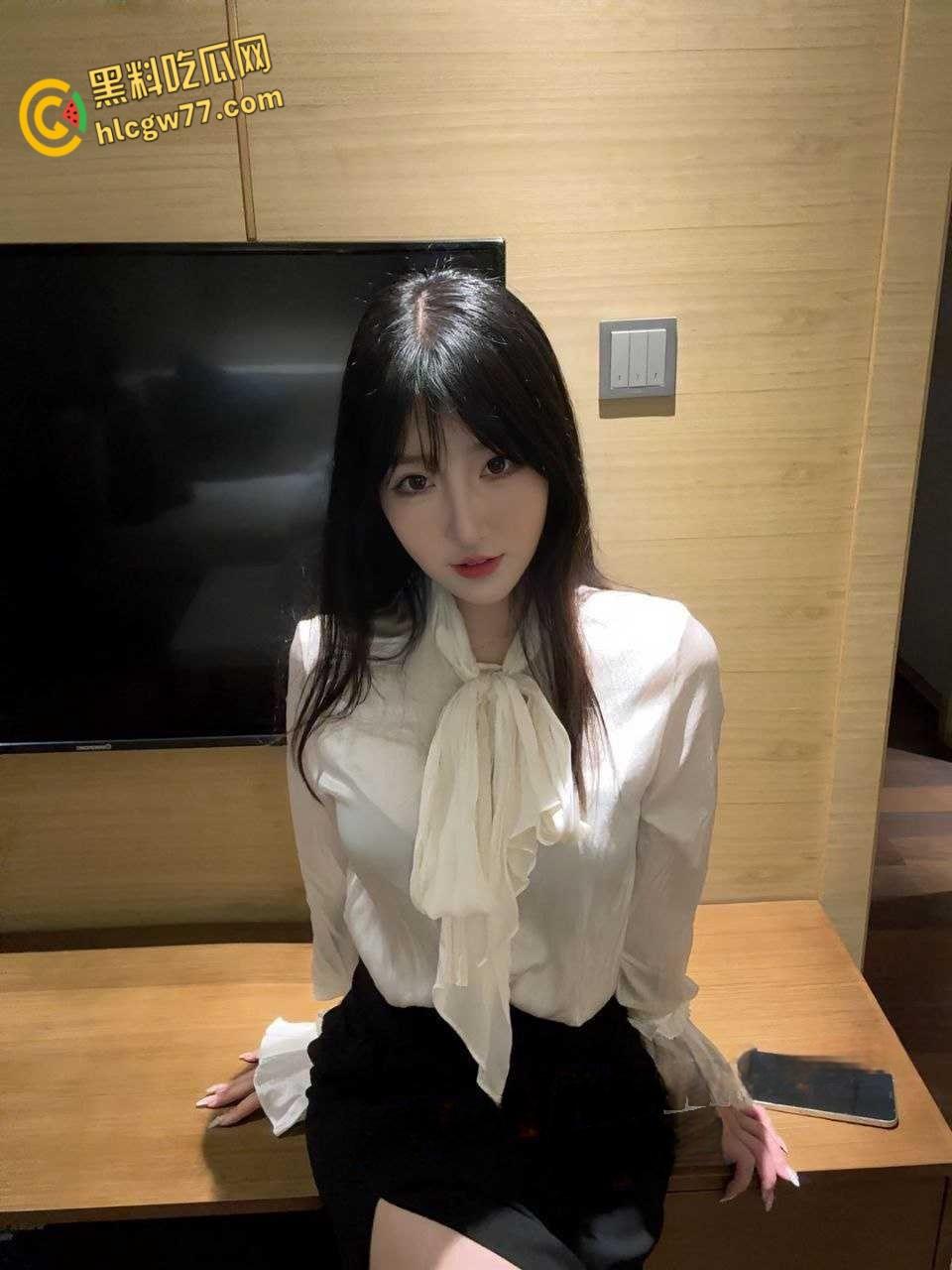 推特极品蜜桃臀少女 酣睡小熊 大秀巨乳肥臀身姿送出福利 海量视图资源疯传全网！-1