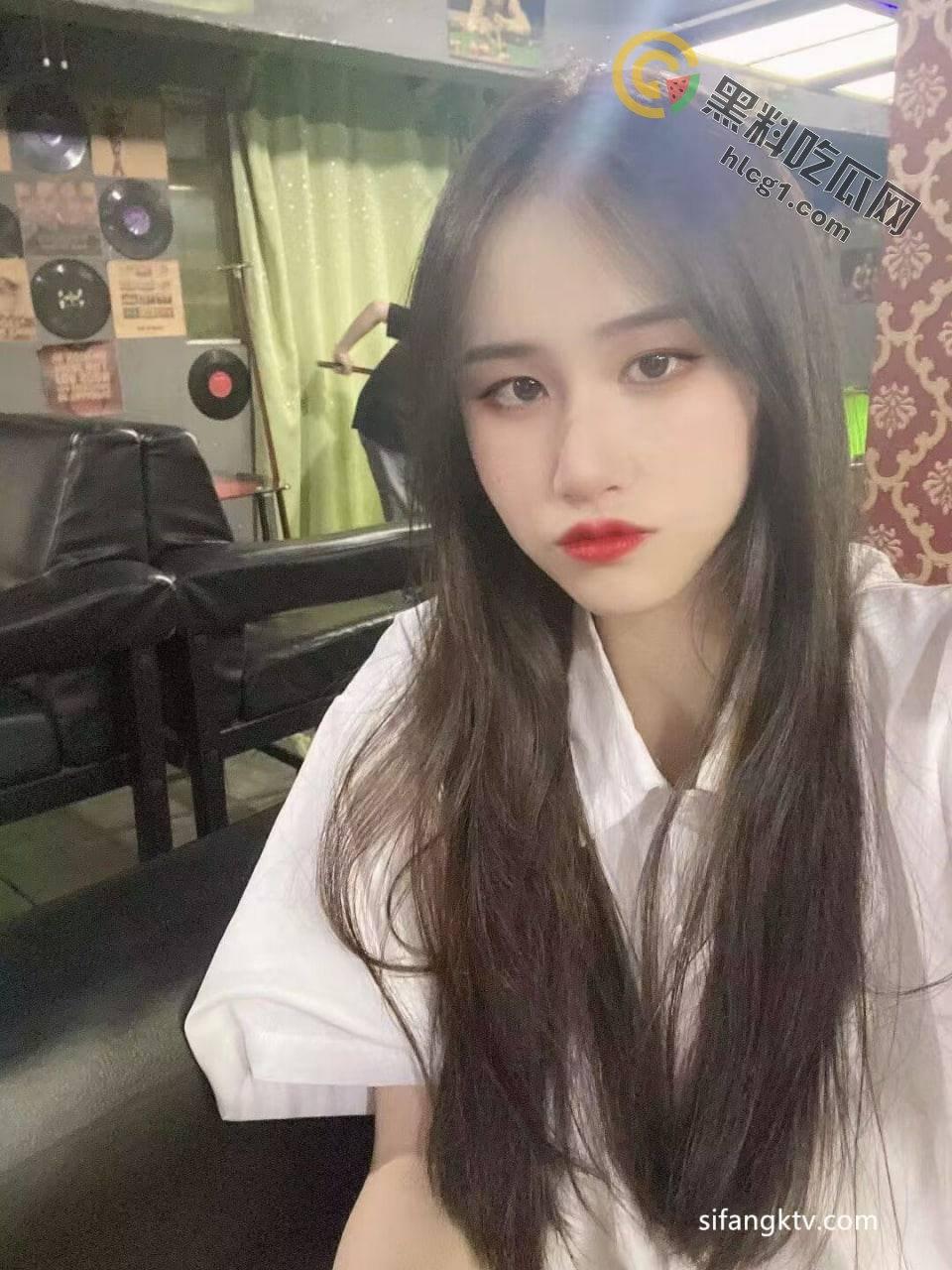 超精品泄密！高颜值反差美女大学生薛翊宁性爱图影泄密流出，完美露脸引发全网讨论！-6