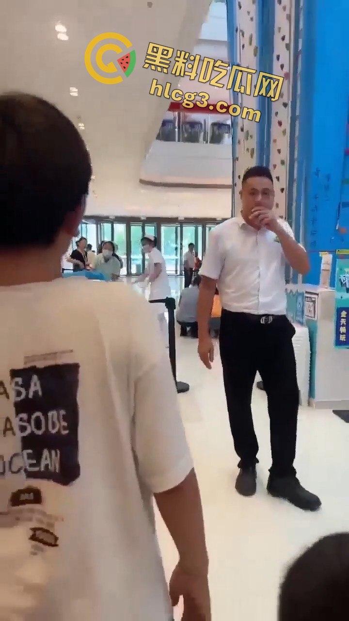 肇庆四会市攀岩小孩掉下来的惊悚瞬间，家长们心碎不已！-3