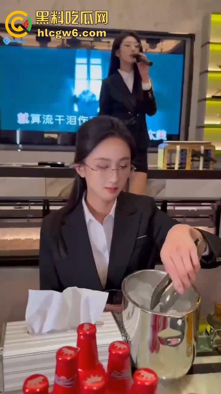 山东KTV传说中的行政套餐！天道酬勤的行政OL包臀裙女秘书，服务到位，难怪公务员考试报名人数年年创新高！-13