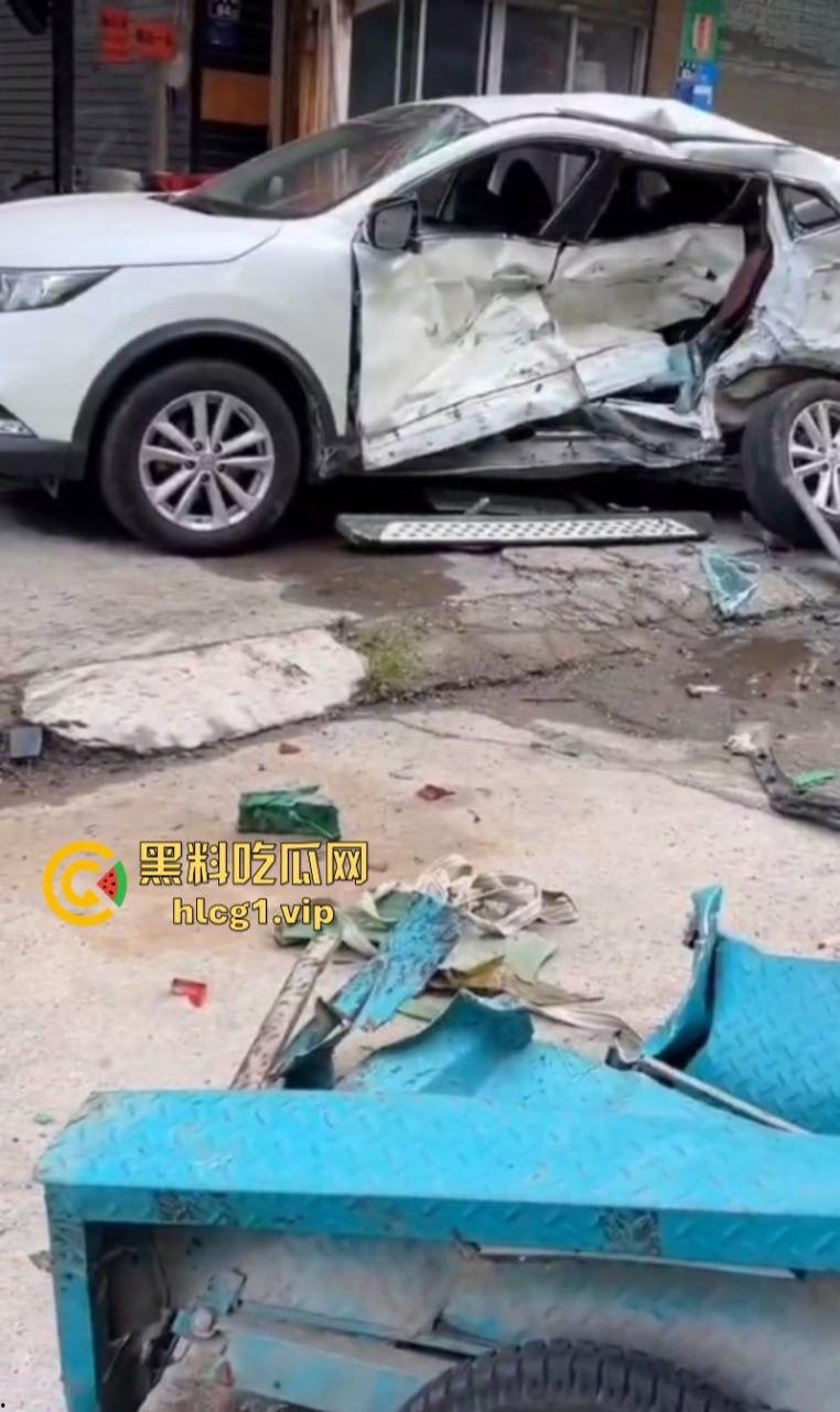芜湖起飞失败！ 浙江温州龙港市蔚来车祸 现场一片狼藉！-3