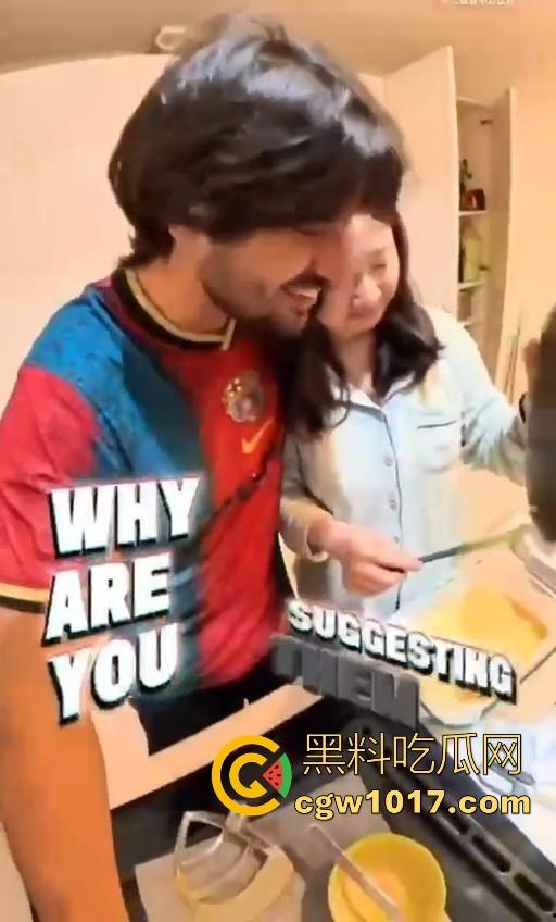 黑人时代已经过去，现在印度人才是顶流！中国妻子贴心呵护印度老公，连爸妈也带回到中国，巴西牛排变异啦！-4