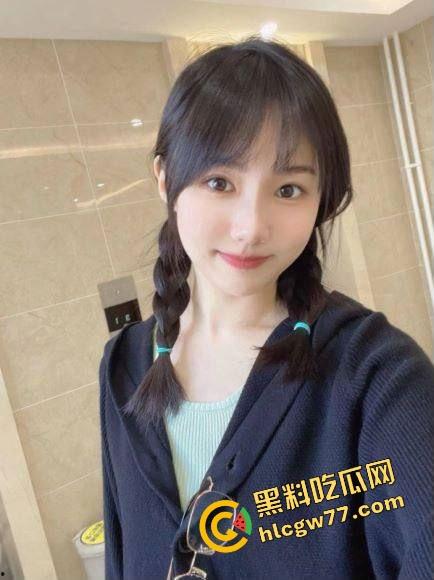 华东浦东便利店『苏娜』酒吧厕所给人吹，舔得膝盖跪出印子，分手后彻底放飞成花木路野玫瑰！-2