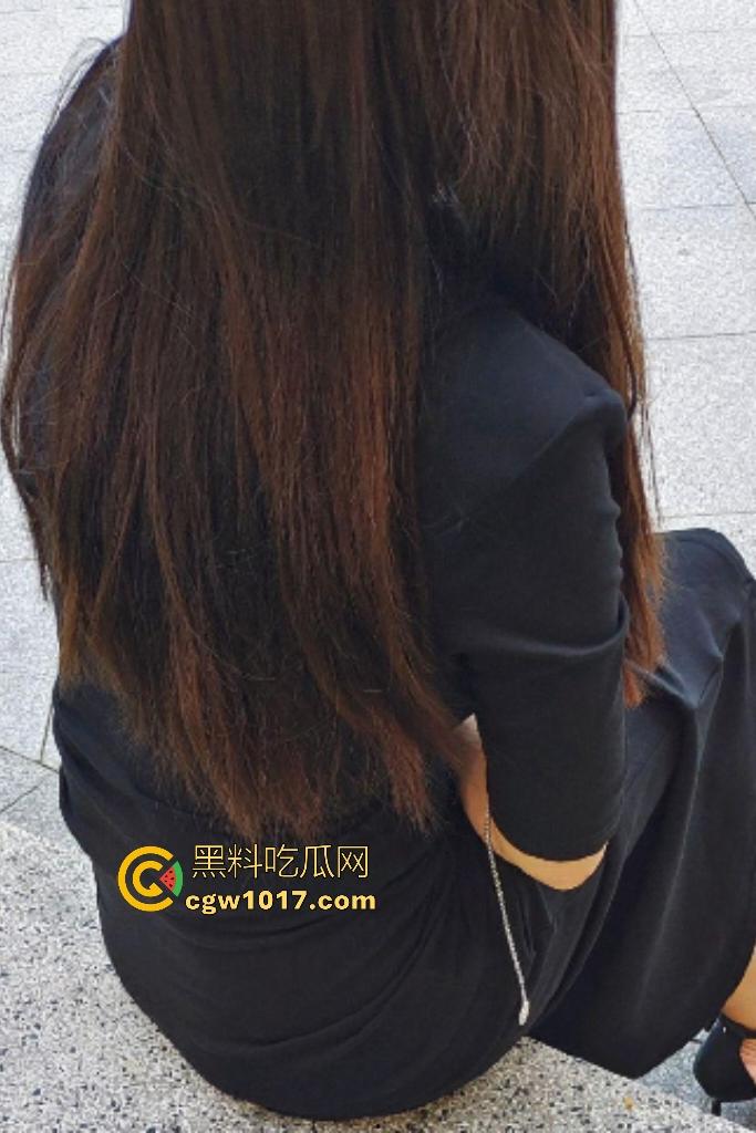 海角大神大专毕业无所事事，在家胶带捆老妈双手，黑丝撕烂压床强奸，熟妈小腿狂踢儿子屁股还被内射！-6