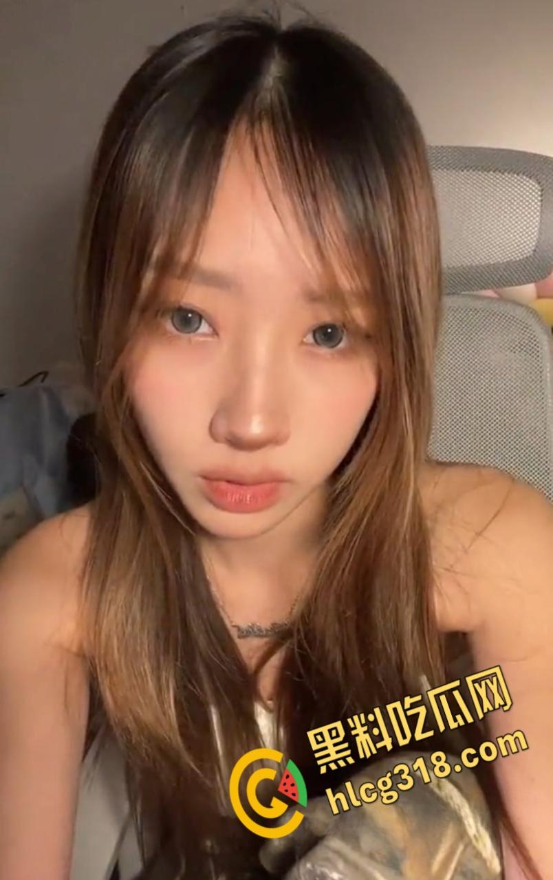 湖南农业大学【曾钰】，清纯女大学生下海沦为玩物，白虎粉穴后入狂操，简直就是完美炮架!-1