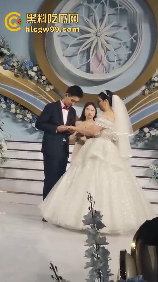 闺蜜比自己胖都嫁出去了，还要当伴娘送戒指，急火攻心气到晕倒，塑料姐妹情太真实了！-4