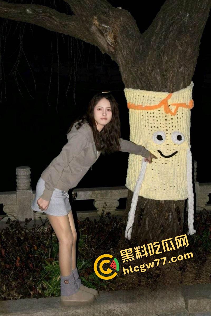 上海职院学院女神【潘玥】白裙学霸私下变性奴沉迷炮火，被同学轮操不够还主动给大叔爆肛！-1