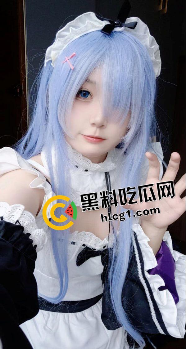 b站嫩妹女coser删号跑路 付费定制流出 丝袜玉足 超粉嫩小穴 还在发育的诱人美乳-1