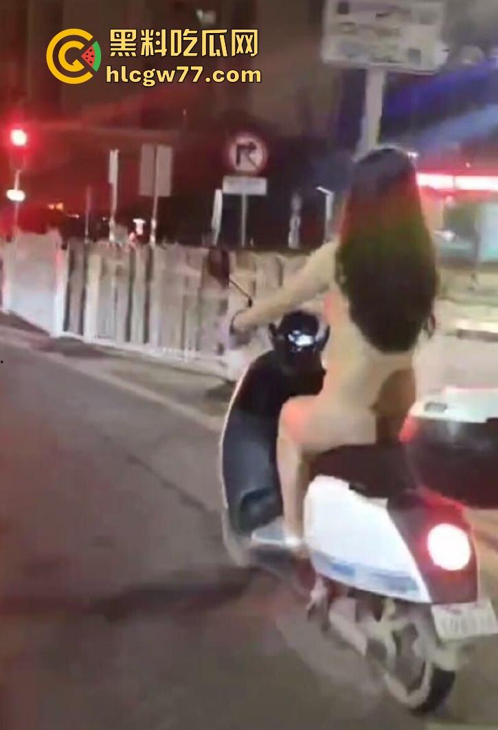 全网热瓜 潮汕大街惊现裸女 广东潮汕小仙女骑车突然停车把自己扒光全裸骑行!-5