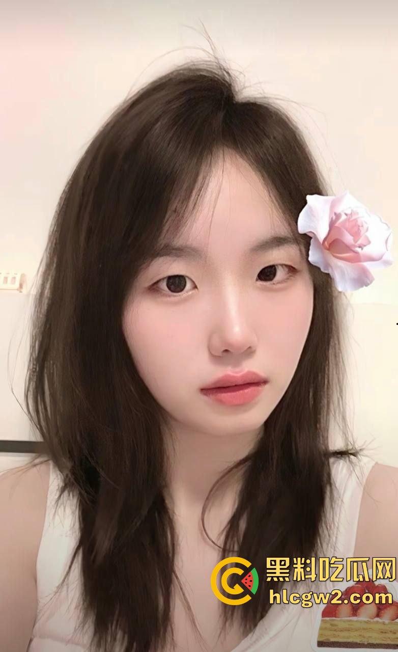 广州医科大学2022级校花【姜梓婷】调教视频曝光 清纯脸孔下的淫荡小母狗被男友操得嗷嗷叫！-5