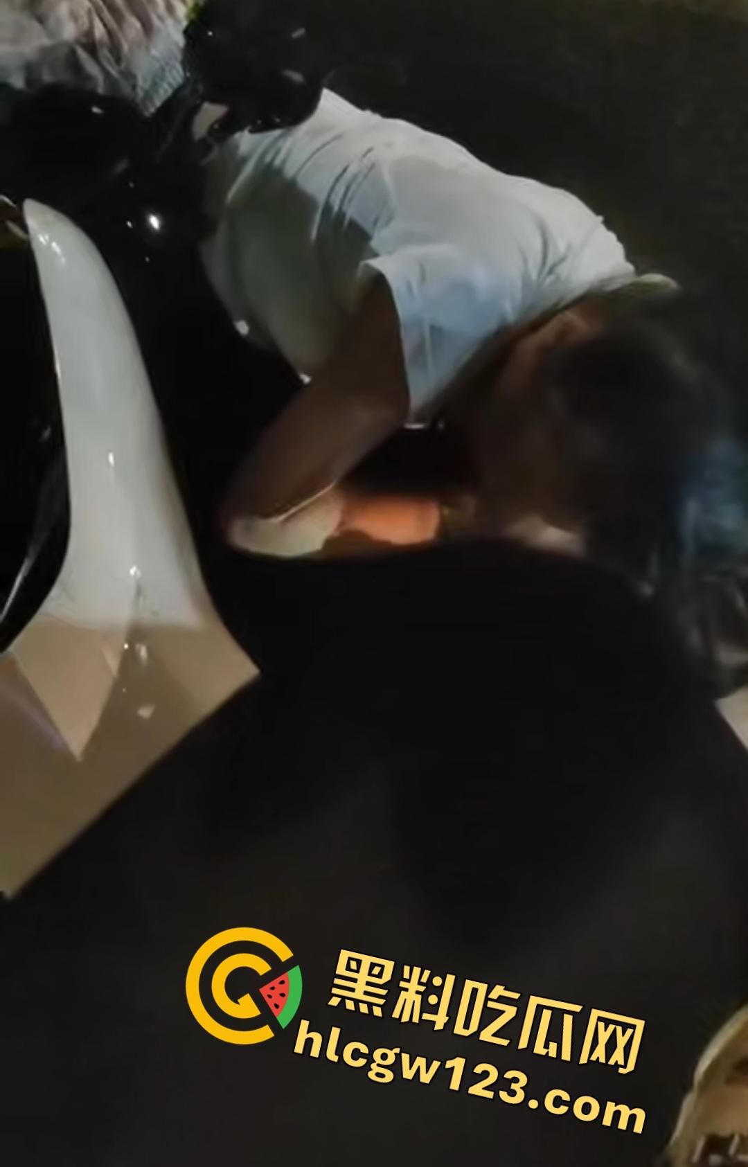 海口琼山精神小妹车祸！小姑娘怕担责直接躺地上装死，差点被货车压断手！-8