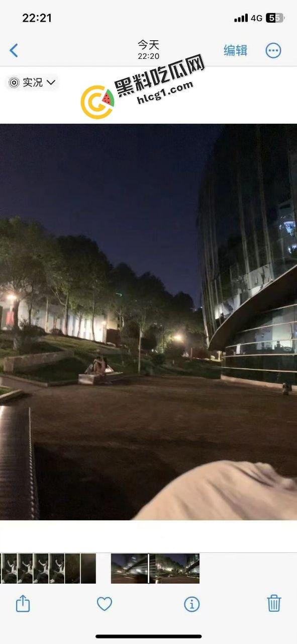 贵州开放大学 饥饿小情侣 图书馆门口女上位骑乘 被偷拍全校吃瓜-1