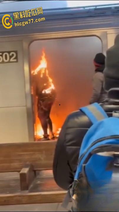 纽约地铁炼狱，危地马拉移民【塞巴蒂奥·萨佩塔 】纵火烧死女子，冷眼玩火震慑人性深渊！-5