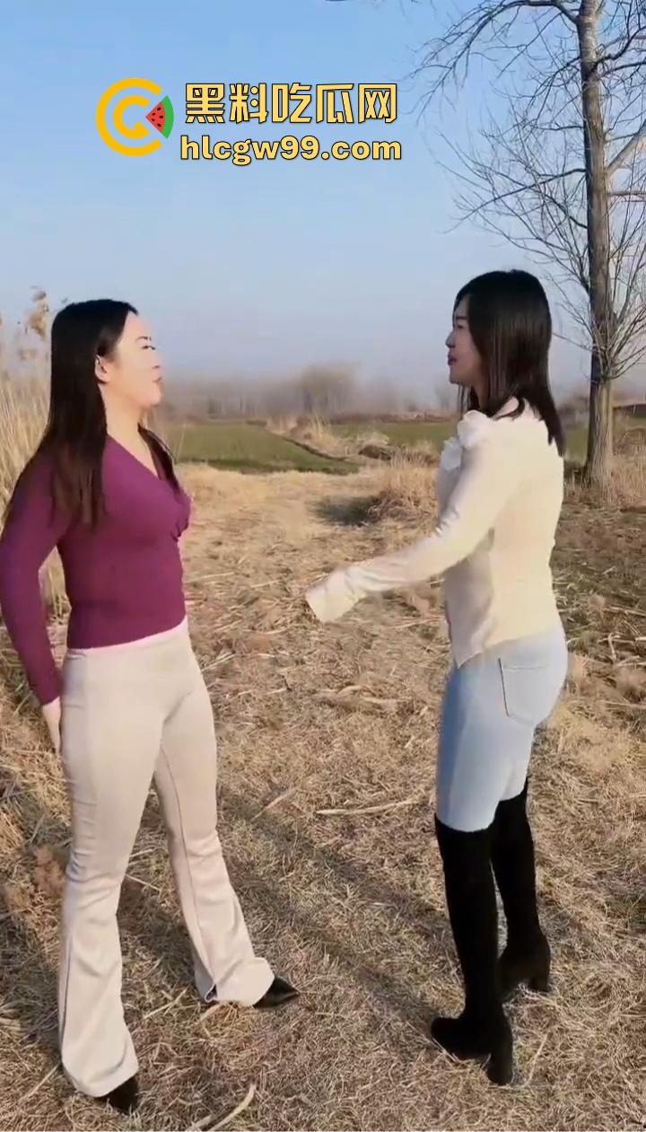 河南新蔡县陈店村的少妇绝了，大长腿性感身材，这娘们太会玩，农村生活比城里还刺激，选谁都香爆了！-3