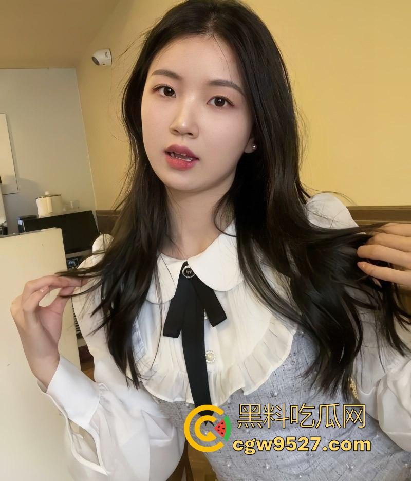 约炮极品顺德少妇【林薇薇】深喉口爆吞精，湿漉漉的嫩穴被猛插，玩具铃铛插屁眼，无套后入淫叫不停！-3