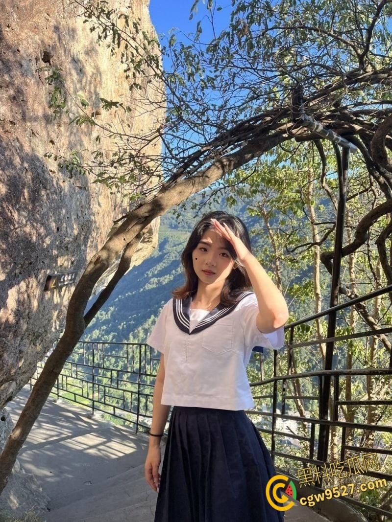 郑州大学【马菲菲】，JK嫩妹小穴也会痒，给异地恋男友自慰视频，小穴竟如此茂盛，玩的自己白浆都出来了！-1