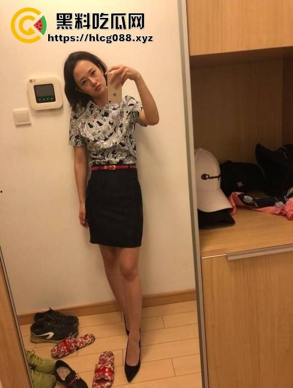 沈阳美容师【马丽丽】婚后不到一年骚翻天，眼罩一戴被单男操得浪叫连连，绿帽老公还他妈投稿炫耀！-3