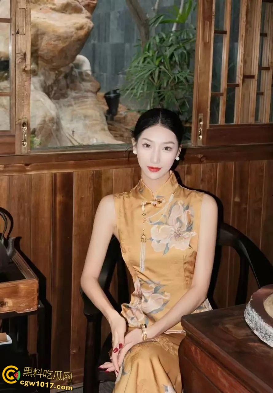 山东青岛在职教师【韩艳芳】日常生活中为人师表，曝出私下却是瘾君子，吸完以后淫靡至极，聚众淫乱！-2