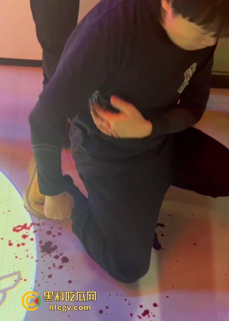 江苏南通小米su7小伙大战摩托人后续 小伙单杀一人 嘲讽哥侥幸存活 朋友惨被祭天！-5