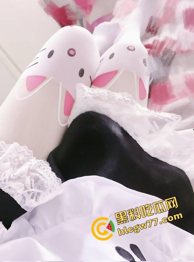 推特【千叶酱】极品JK萝莉白虎嫩逼勾魂，白丝黑丝裹小奶子浪得炸眼，cos校色骚洞漏光狂撩！-17