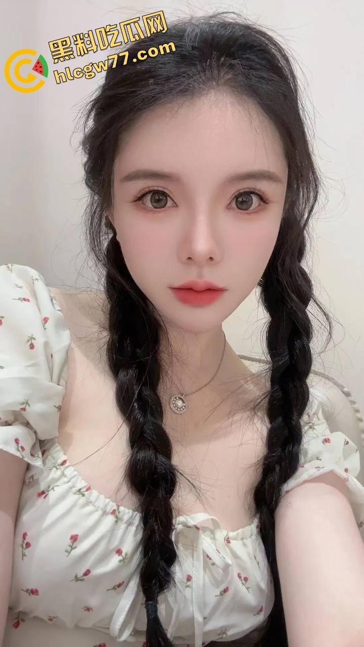 反差母狗【劳拉】户外群P爆射流出，巨乳晃爆蜜桃臀被操烂，跪舔轮插无套射到软！-2