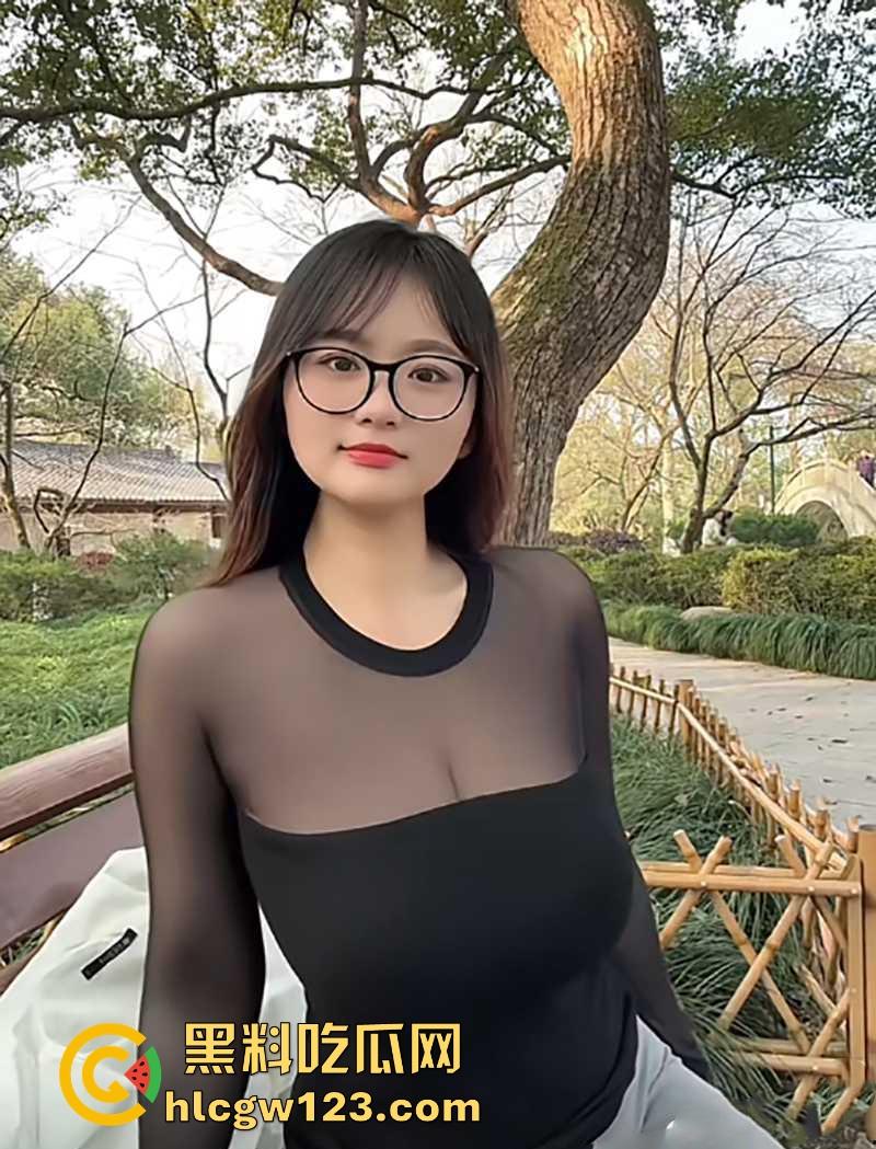 抖音巨乳御姐【大晴暴脾气】裸聊视频被曝 70万粉网红竟也捞金卖逼 揉奶露穴骚妻冲天啊！-4