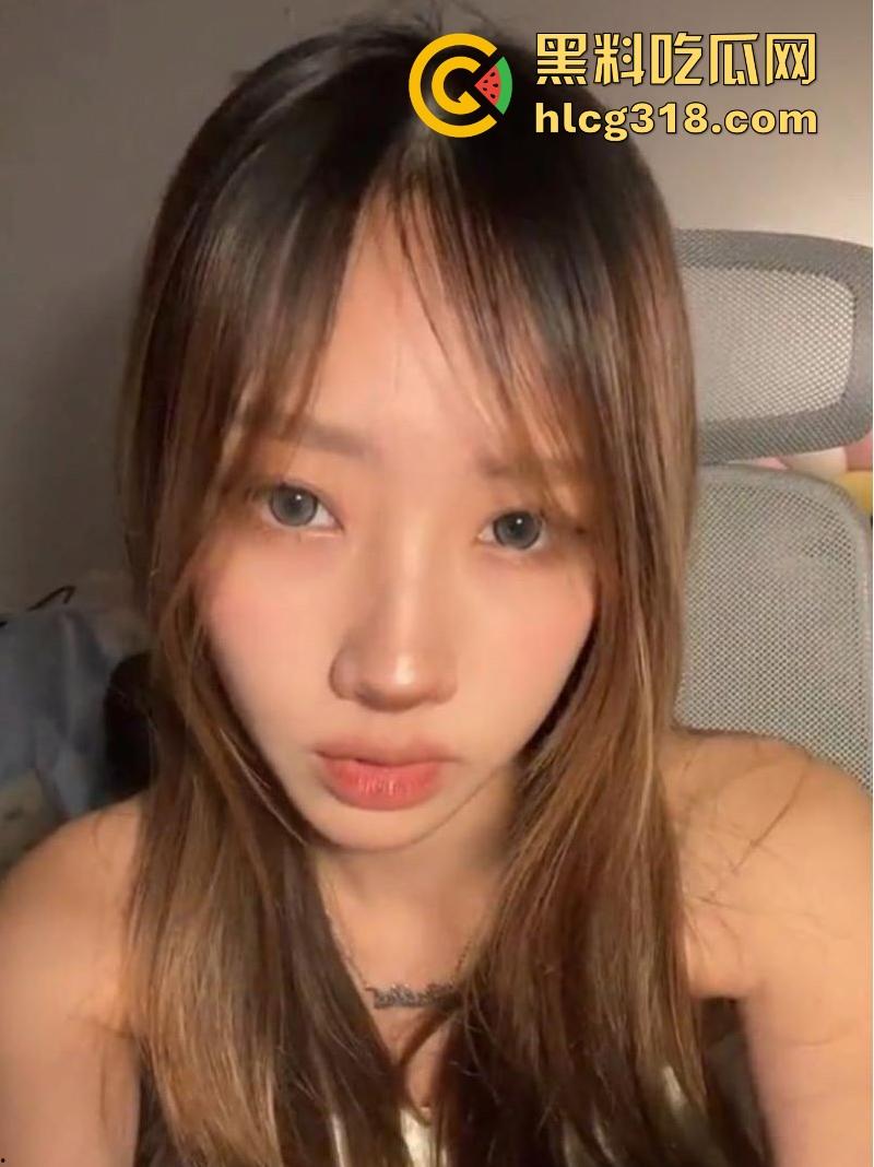 新南威尔士大学【黄立莹】极品清纯女留，粉嫩美乳反差诱惑，露脸口交无套后入，浪叫声让人销魂！-2