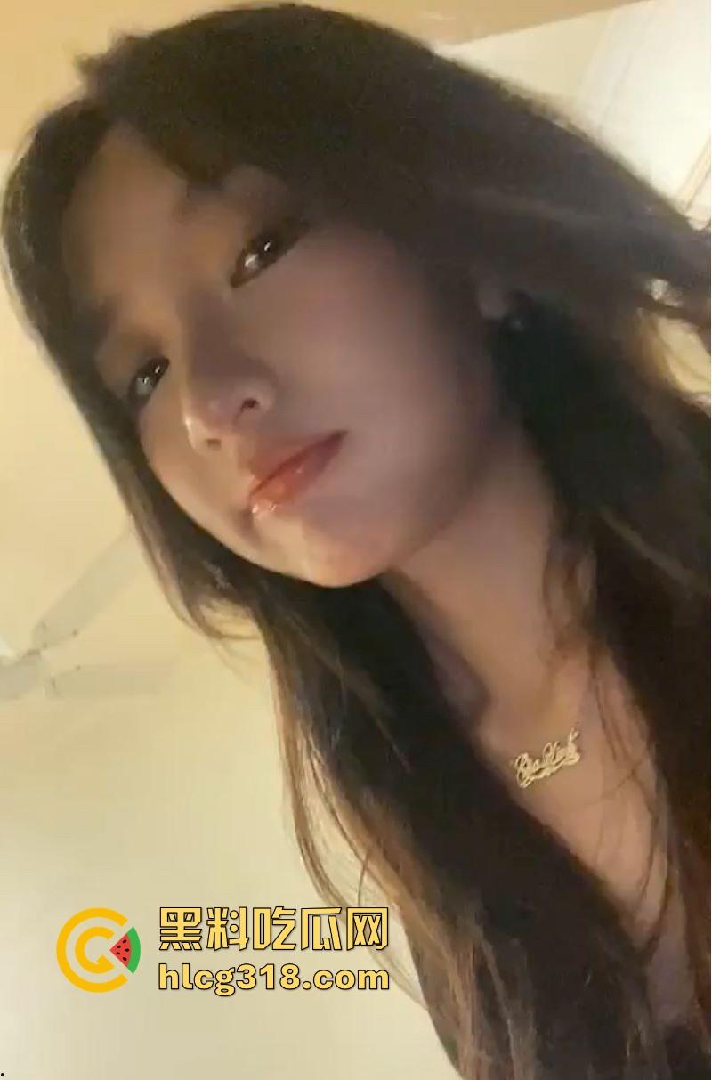 新南威尔士大学【黄立莹】极品清纯女留，粉嫩美乳反差诱惑，露脸口交无套后入，浪叫声让人销魂！-4