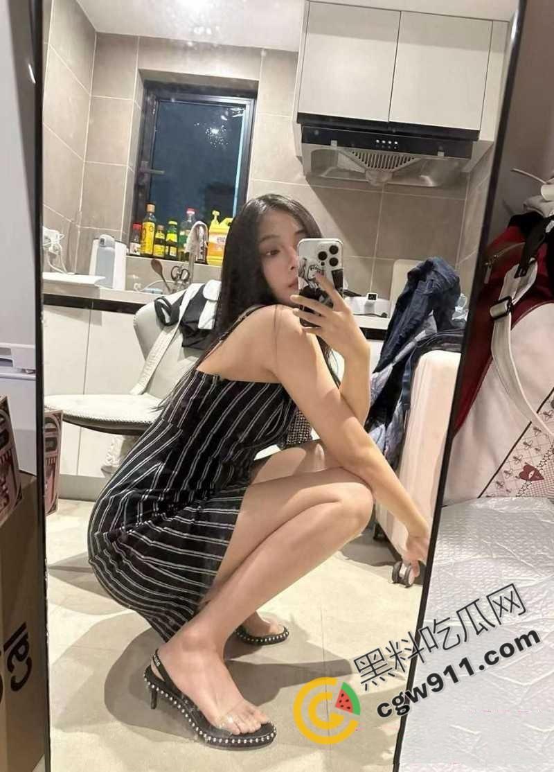 杭州外国语学院【张怡】为了金主拼命献媚！ 为取悦捞金毫无下限，车震3P无下限，香艳叫床声响彻天际-1