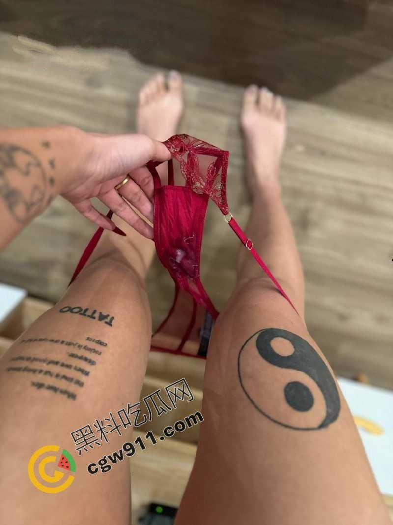 抖音女网红【钢筋混凝土】不为人知的激情真面目！翘臀丰乳，骚水横流，大鸡巴深喉，金主爆操乱射，极致淫乱狂欢！-10