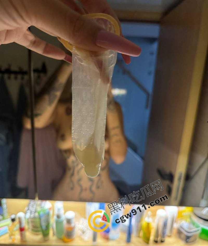 抖音女网红【钢筋混凝土】不为人知的激情真面目！翘臀丰乳，骚水横流，大鸡巴深喉，金主爆操乱射，极致淫乱狂欢！-12