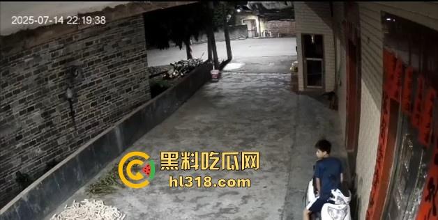 不是哥们电瓶车你也不放过吗？是哪位瓜友速速站出来，趁小姐姐不在射她车座是吧！射完头也不回！-7