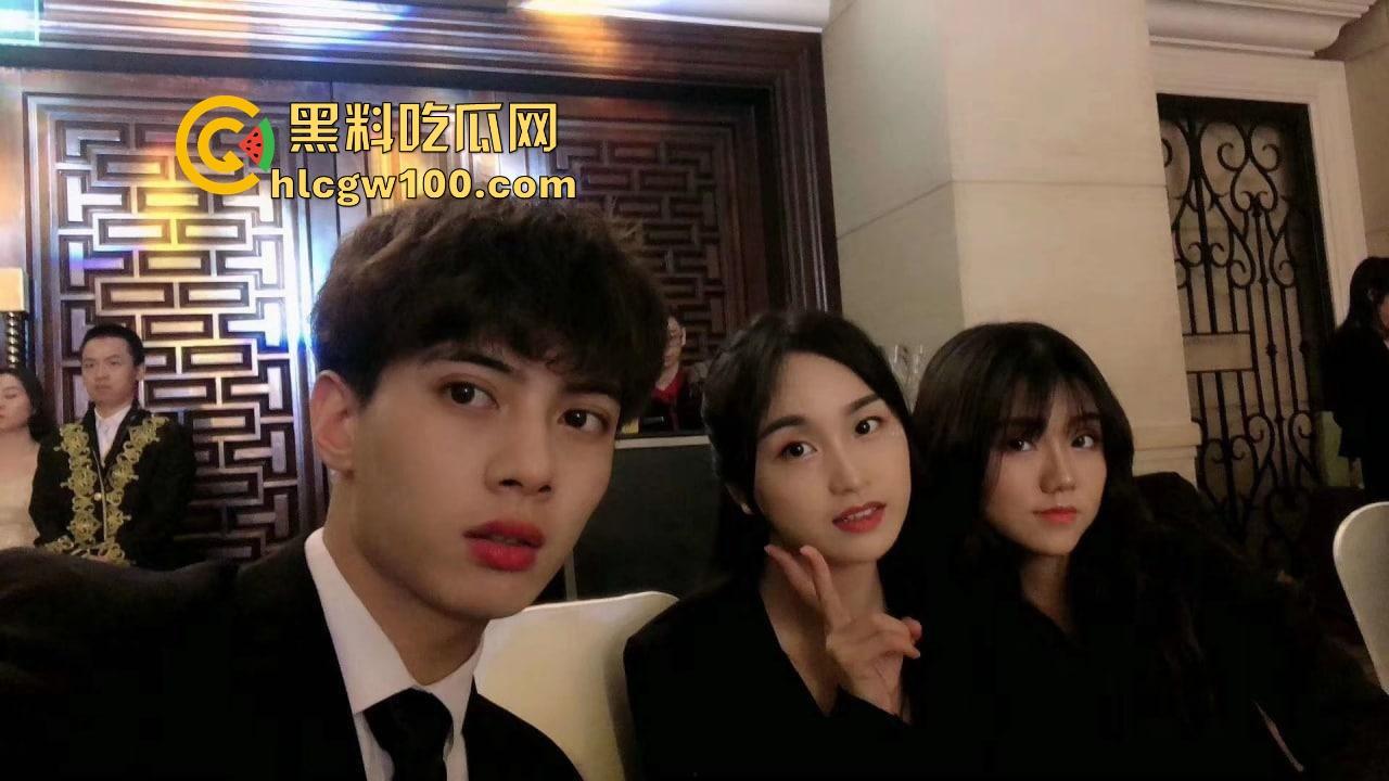 吃瓜！疑似抖音游戏网红【一条小团团OvO】与金主大战视频爆出，娇喘连连打桩机式疯狂  一秒变母狗!-3