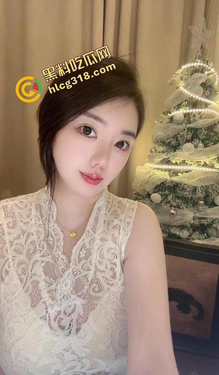 谁说00后嫩？在上海大神手里照样被操得趴桌子喊爹，戳到最后手机都拿不稳，这叫操不是爱-2